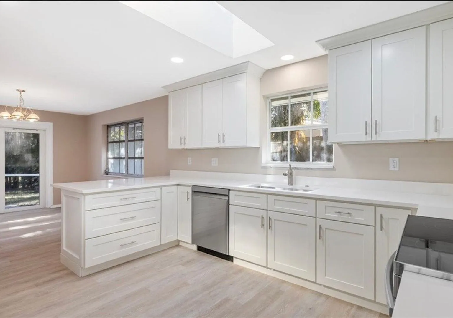 2 Bedroom 2 Bath Pool Home for Rent — Photo 3
