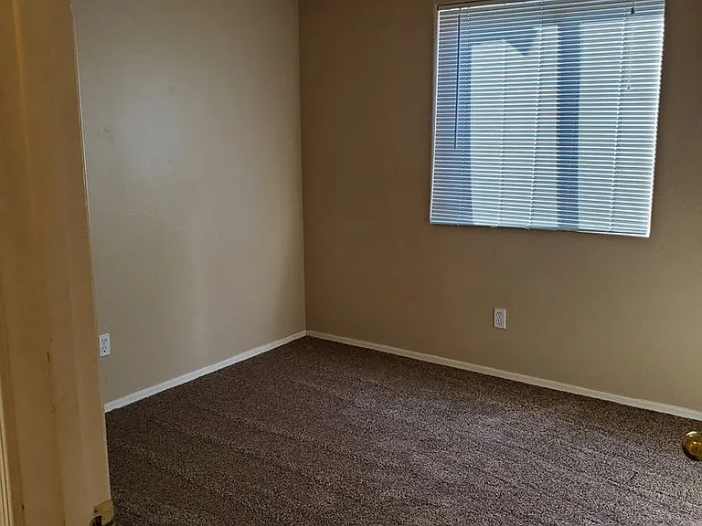 2514 S 110th Dr — Photo 17