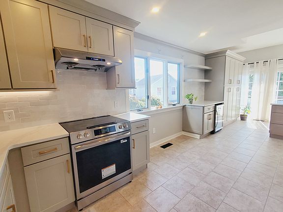 4th image of 88 Dean St #2
