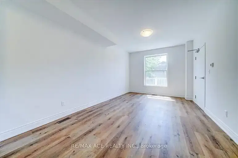 2 bed, 2.0 bath, 1200 sqft, $3,000 — Photo 2