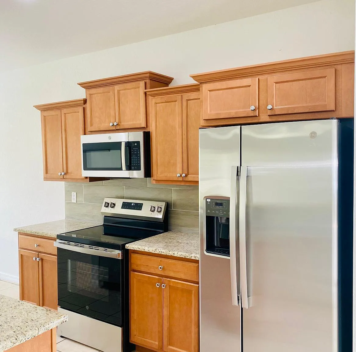 3 bed, 2.5 bath, 1705 sqft, $2,350 — Photo 3