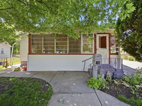 182 N Smith St, Aurora, IL 60505
