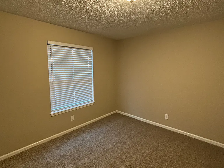 322 E Lee Ave — Photo 20
