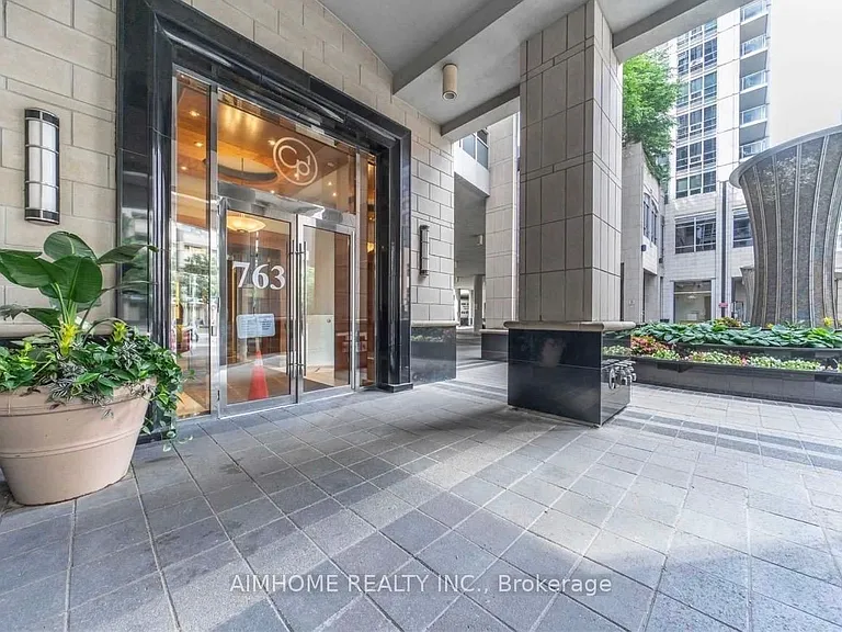 763 Bay St #LPH03 — Photo 3
