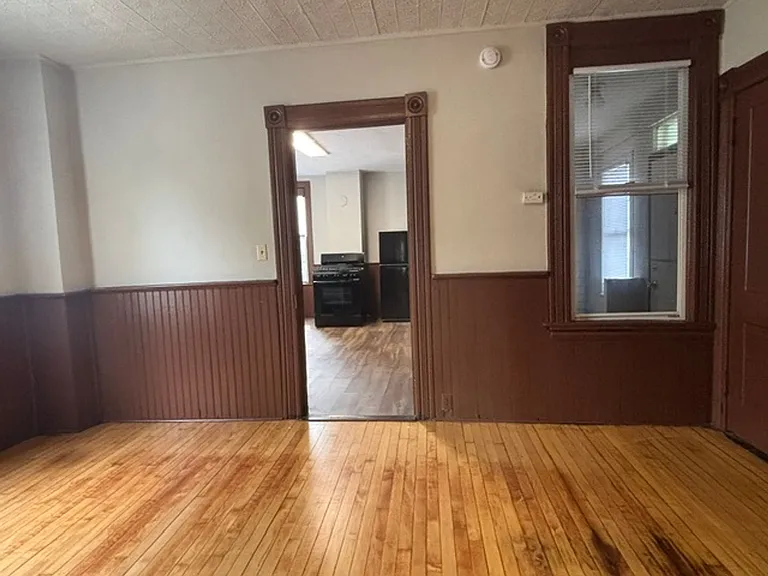 375 Erie Street — Photo 14
