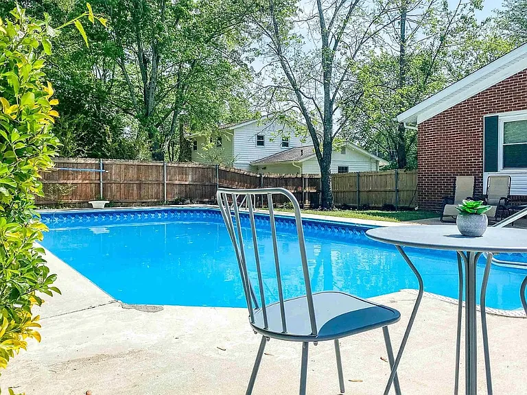 1004 Mahan Dr — Photo 8