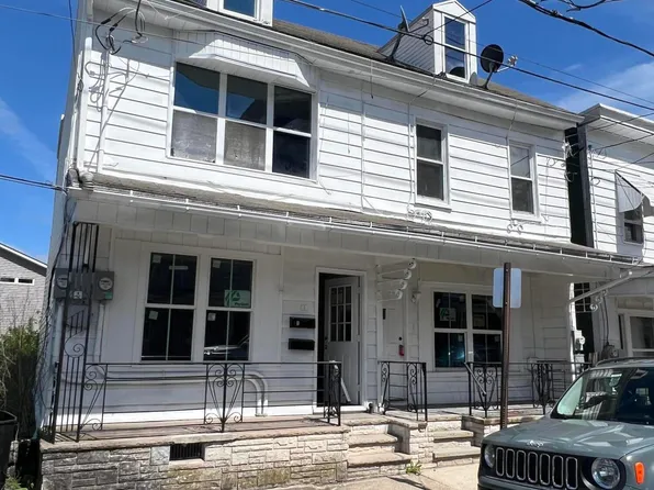133 N White St, Shenandoah, PA 17976