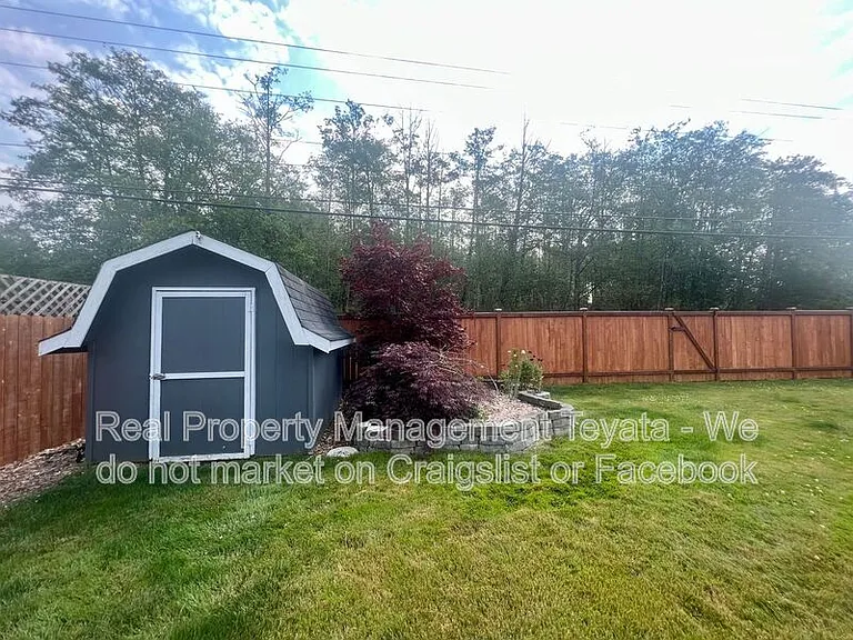 8390 Richmond Park Rd — Photo 23