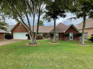 7520 Cordova Club Dr, Cordova, TN 38018