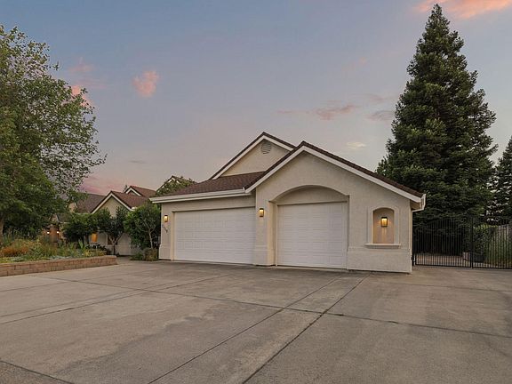 2nd image of 2719 Western Oak Dr