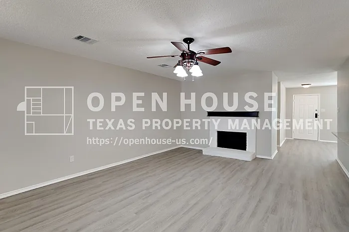 1305 Highcrest Dr — Photo 3
