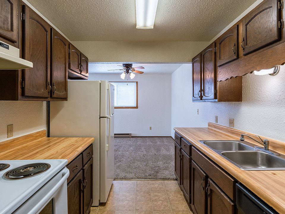 Fargo, ND Plumtree Apartments | Kitchen