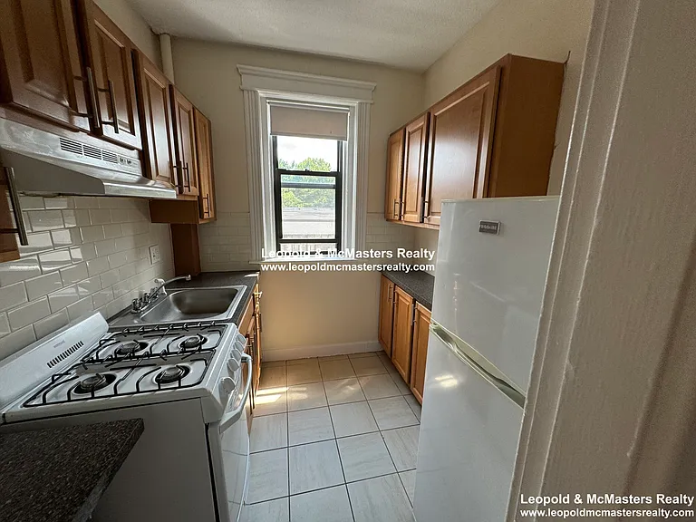 1124 Commonwealth Ave — Photo 30