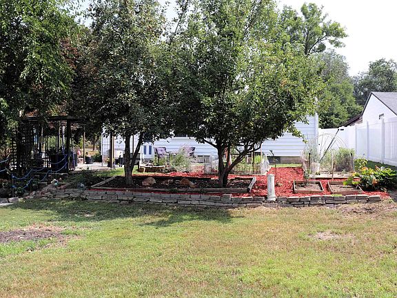 3rd image of 1933 Heights Ave