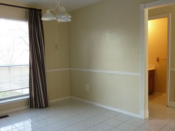 Kitchen - Breakfast table zone - Restroom