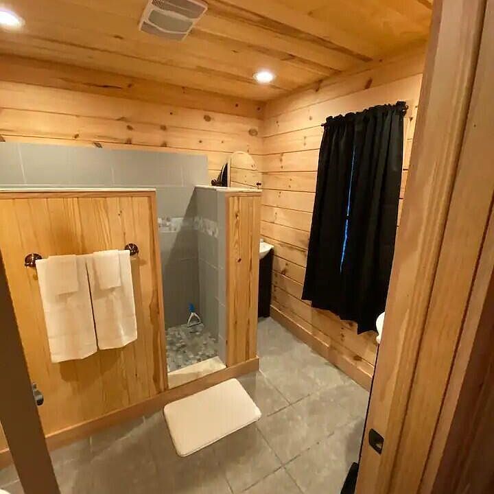 1st image of 250 Lakeview Hts