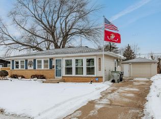 10822 W Jeffrey Ln, Milwaukee, WI 53225