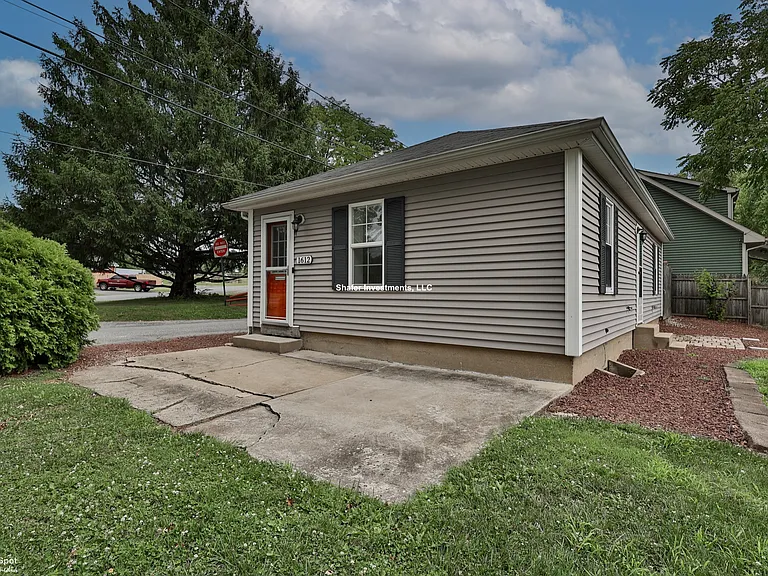 View of the house and parking spot