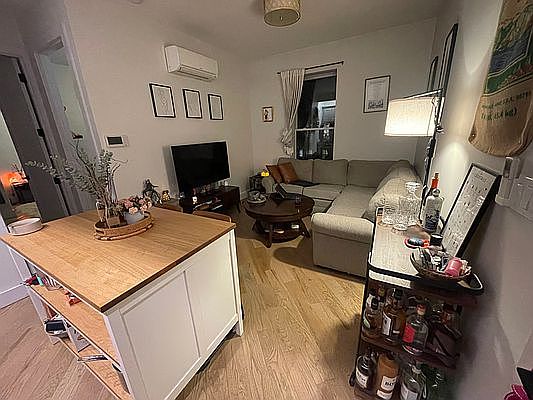 4th image of 277 Cumberland St #2
