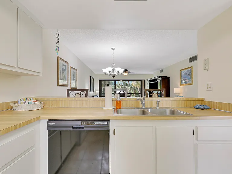 1600 NE Dixie Hwy #10-203 — Photo 10