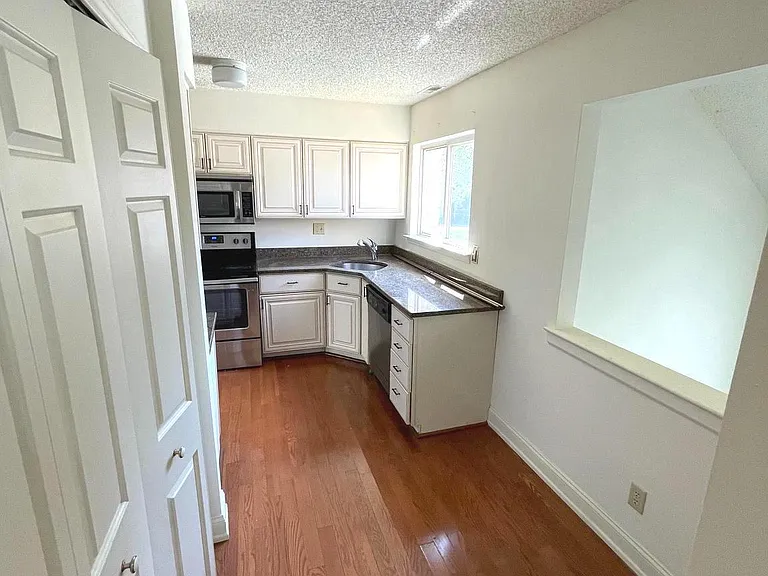 245 Carriage Ct #245 — Photo 9