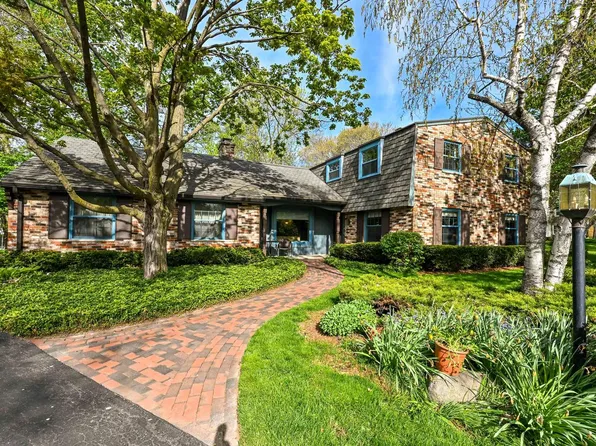 805 Lone Tree ROAD, Elm Grove, WI 53122