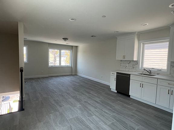 4th image of 251 Van Pelt Ave #2
