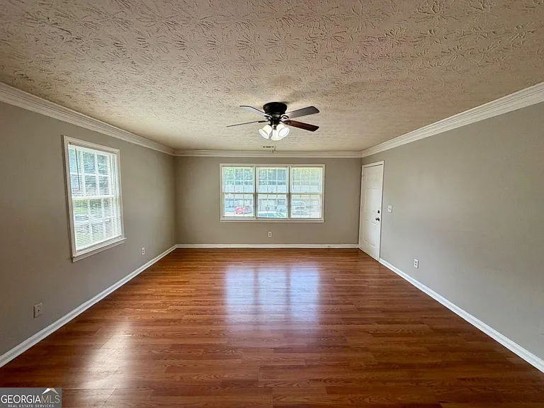 1780 Southgate Ln SE — Photo 2