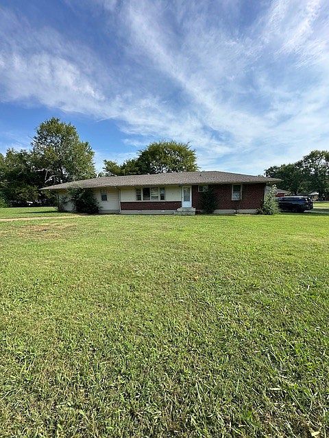 1st image of 215 Park Ln