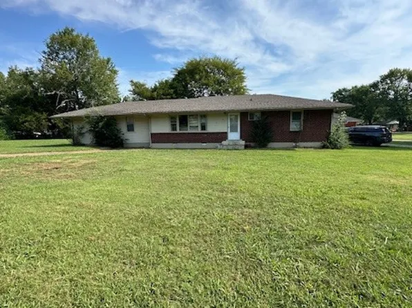 215 Park Ln, Clarksville, TN 37042