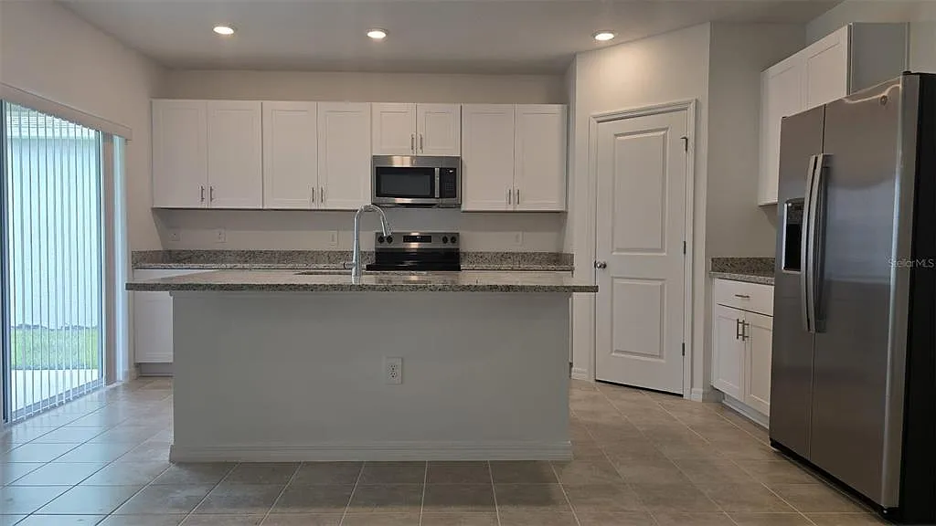 4 bed, 2.0 bath, 1848 sqft, $2,550 — Photo 4