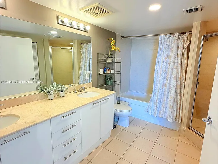16699 Collins Ave #1410 — Photo 35