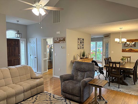 5th image of 275 Augustine Dr