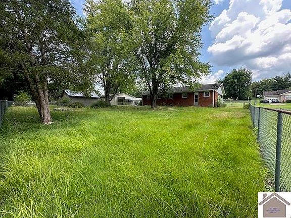 4th image of 200 W Sandra Dr