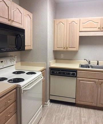 3rd image of 1 Towers Park Ln APT 514