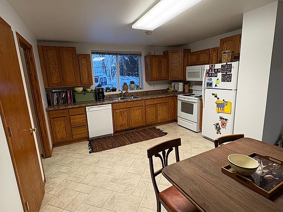 4th image of 523 2nd St SW