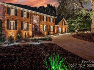 555 19th Avenue Ln NW, Hickory, NC 28601