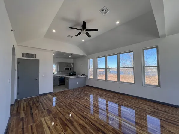 47 Tier Street 1 image 3 of 4