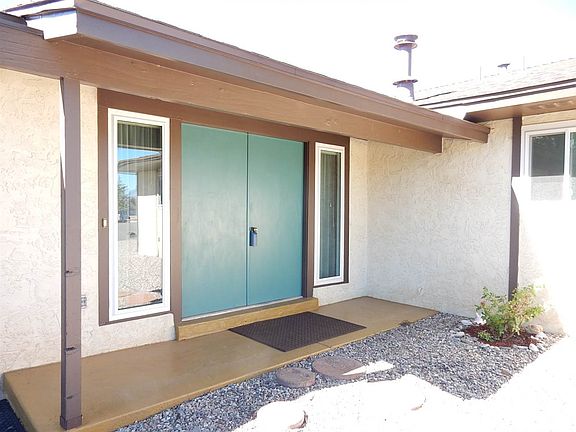 3rd image of 40 Paige Cir