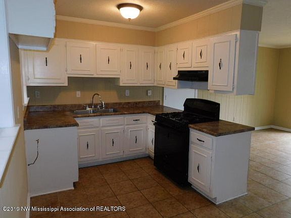 3rd image of 5846 Twin Lakes Dr