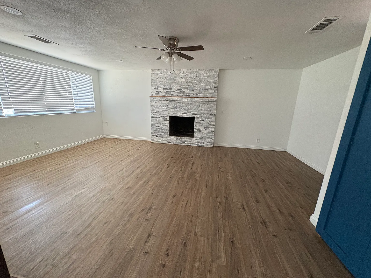 2 bed, 1062 sqft, $1,800 — Photo 2