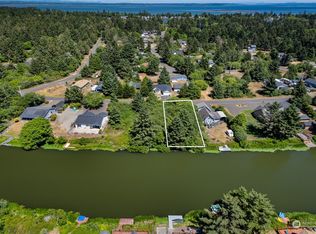 519 Canal Dr SE, Ocean Shores, WA