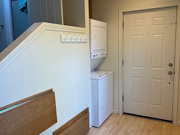 Entry hall with included washer & dryer