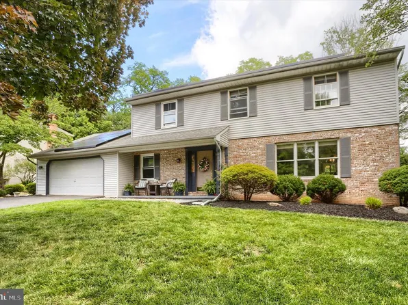 1700 Fairmont Dr, Mechanicsburg, PA 17055