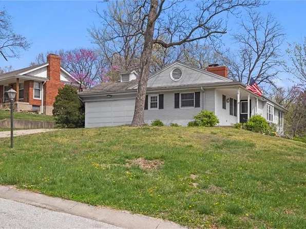 12 NW Greentree Ln, Kansas City, MO 64116