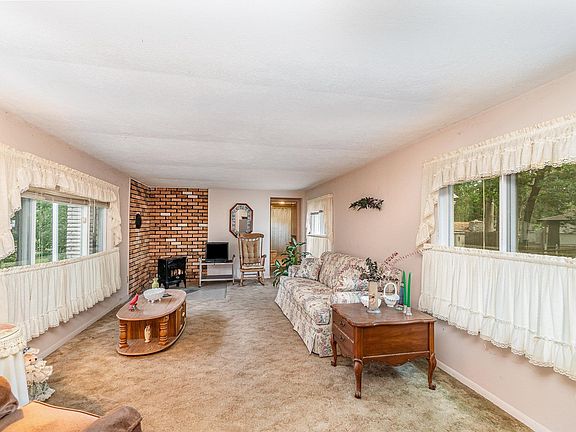 4th image of 204 Beverly Dr