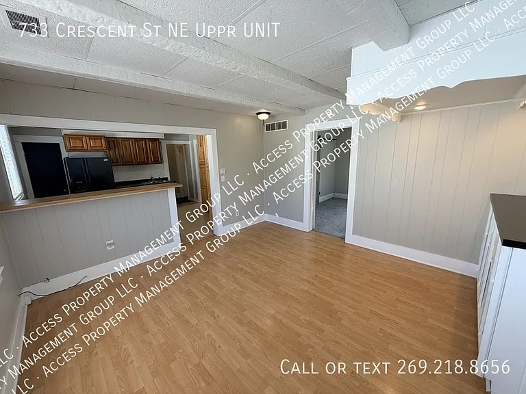 733 Crescent St NE — Photo 16