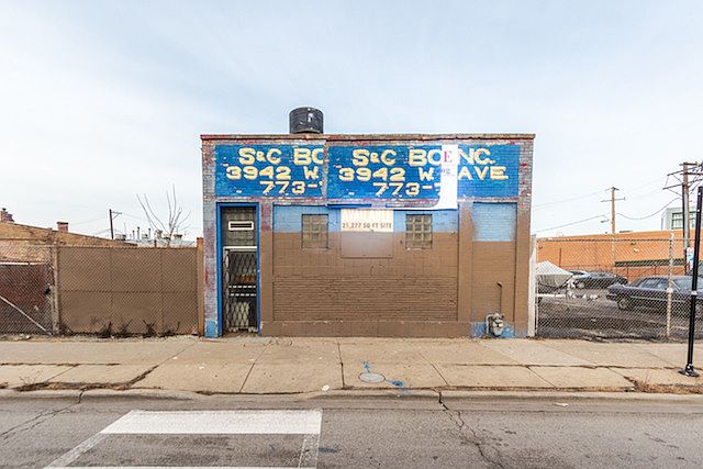 1st image of 3942 W Belmont Ave