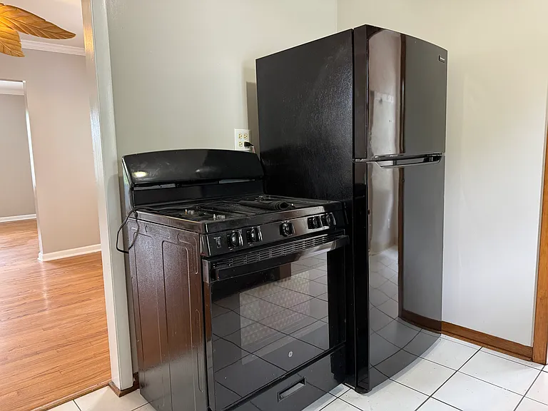 18403 Oakwood Ave — Photo 3