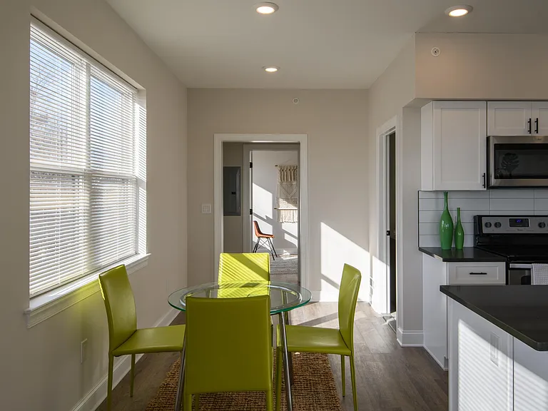492 Roxborough Ave — Photo 8